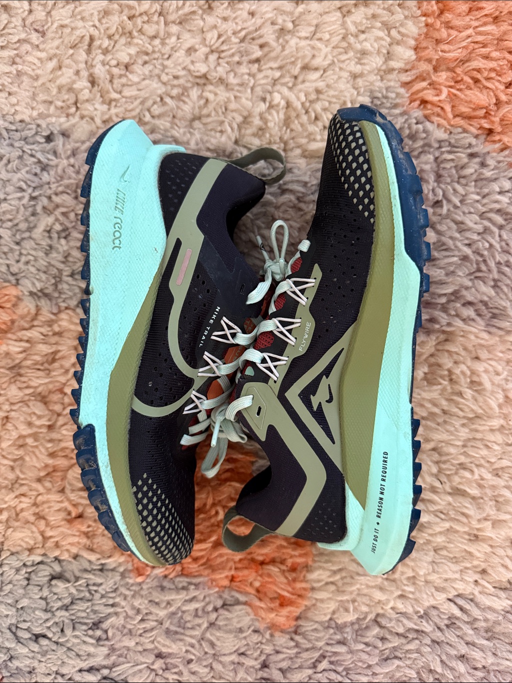 Nike Women's Trail Running Sneakersww - Black, Olive & Mint
